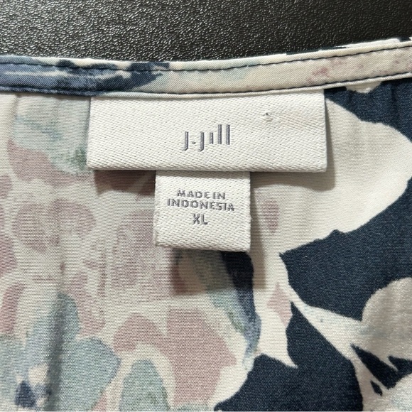 J.Jill Long Sleeve Women's Blouse Cold Shoulder Ruffle Cuff Blue Floral Size XL - Picture 3 of 7